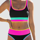 Maillot de baño de tres piezas elegante con bloques de colores