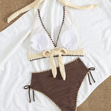Conjunto de Bikini de Dos Piezas con Cuello Halter y Diseño de Colores en Contraste