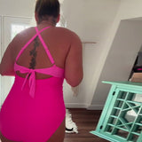 Bañador de una pieza de moda con bloques de colores y cuello halter
