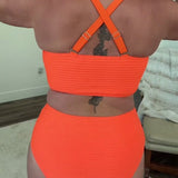 Bikini triangular de color sólido