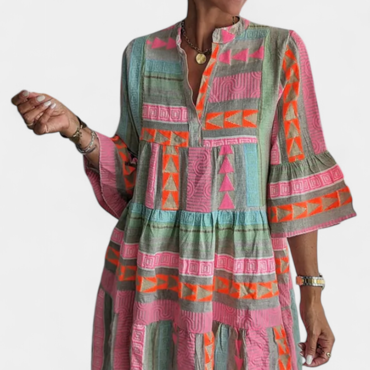 Gina Vestido Boho Corto Bordado con Escote en V y Mangas Acampanadas