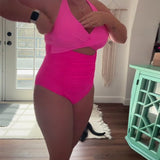 Bañador de una pieza de moda con bloques de colores y cuello halter