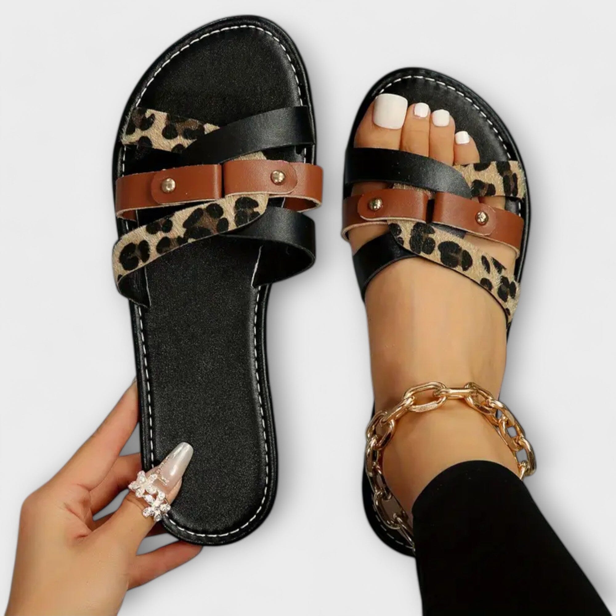 Silvia - Sandalias con tiras cruzadas de leopardo